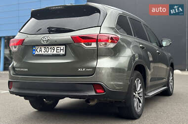 Позашляховик / Кросовер Toyota Highlander 2019 в 