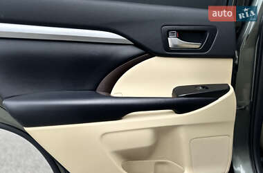 Позашляховик / Кросовер Toyota Highlander 2019 в 