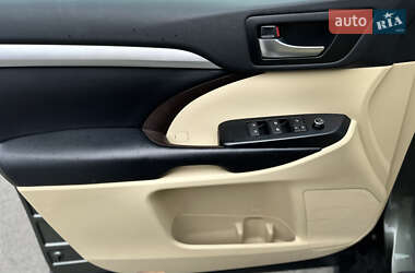 Позашляховик / Кросовер Toyota Highlander 2019 в 
