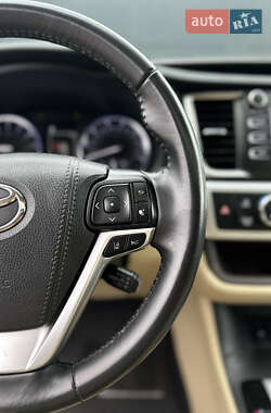Позашляховик / Кросовер Toyota Highlander 2019 в 