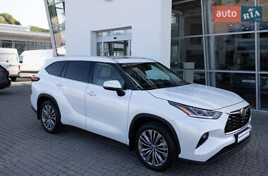 Внедорожник / Кроссовер Toyota Highlander 2022 в 
