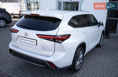 Внедорожник / Кроссовер Toyota Highlander 2022 в 