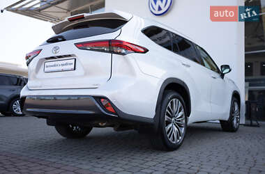 Внедорожник / Кроссовер Toyota Highlander 2022 в 