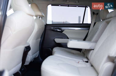 Внедорожник / Кроссовер Toyota Highlander 2022 в 