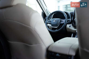 Внедорожник / Кроссовер Toyota Highlander 2022 в 
