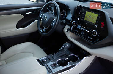 Внедорожник / Кроссовер Toyota Highlander 2022 в 