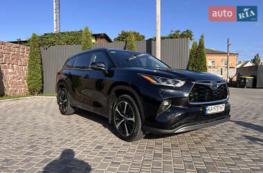 Позашляховик / Кросовер Toyota Highlander 2021 в 