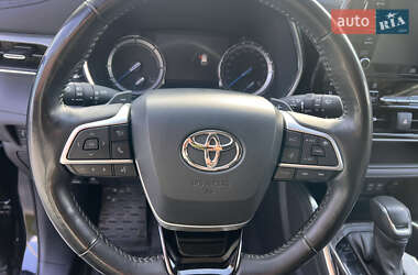 Позашляховик / Кросовер Toyota Highlander 2021 в 