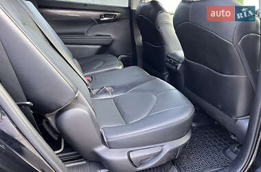 Позашляховик / Кросовер Toyota Highlander 2021 в 