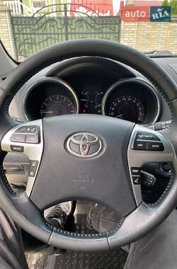 Внедорожник / Кроссовер Toyota Highlander 2012 в 