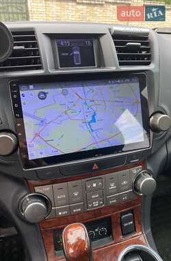 Внедорожник / Кроссовер Toyota Highlander 2012 в 