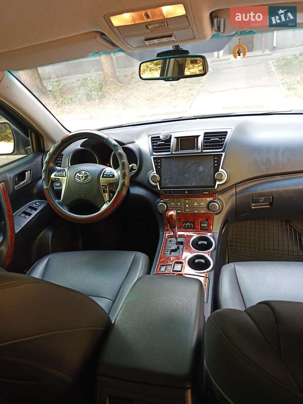 Внедорожник / Кроссовер Toyota Highlander 2011 в Запорожье