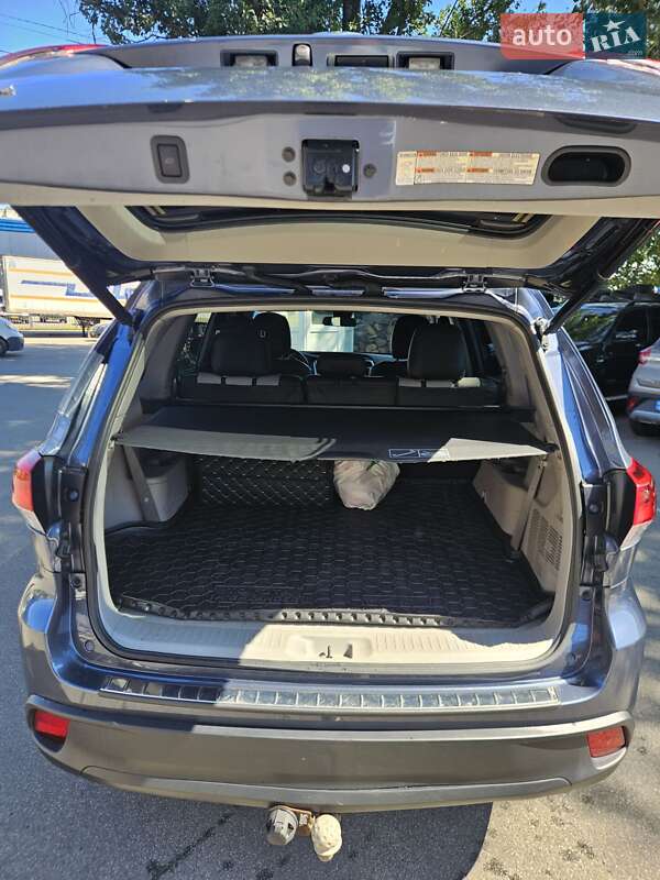 Позашляховик / Кросовер Toyota Highlander 2017 в Києві