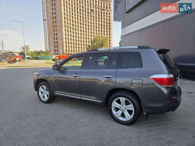 Позашляховик / Кросовер Toyota Highlander 2012 в Вишгороді