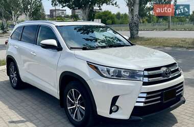 Внедорожник / Кроссовер Toyota Highlander 2017 в Днепре