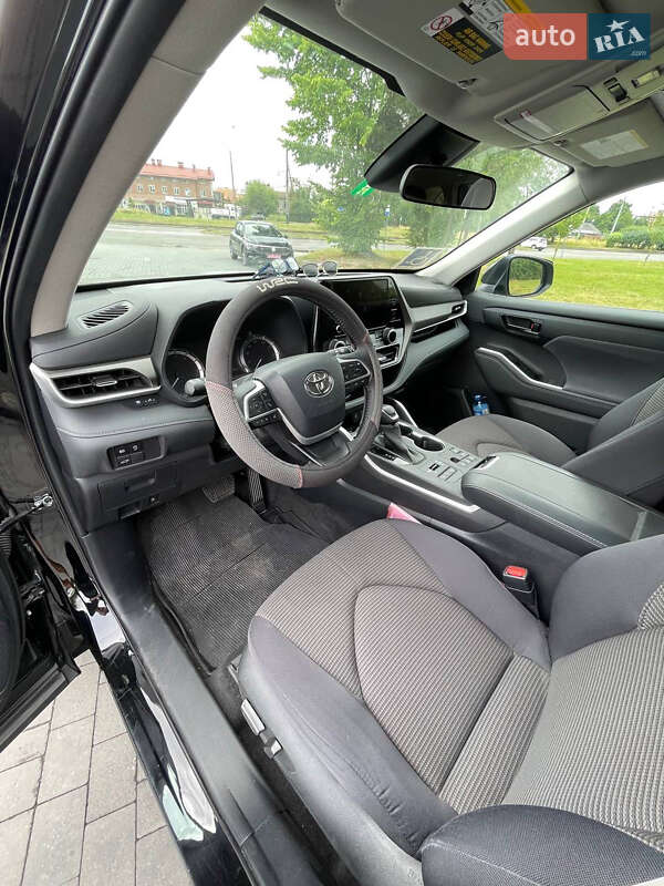 Внедорожник / Кроссовер Toyota Highlander 2023 в Львове