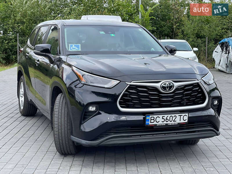 Внедорожник / Кроссовер Toyota Highlander 2023 в Львове