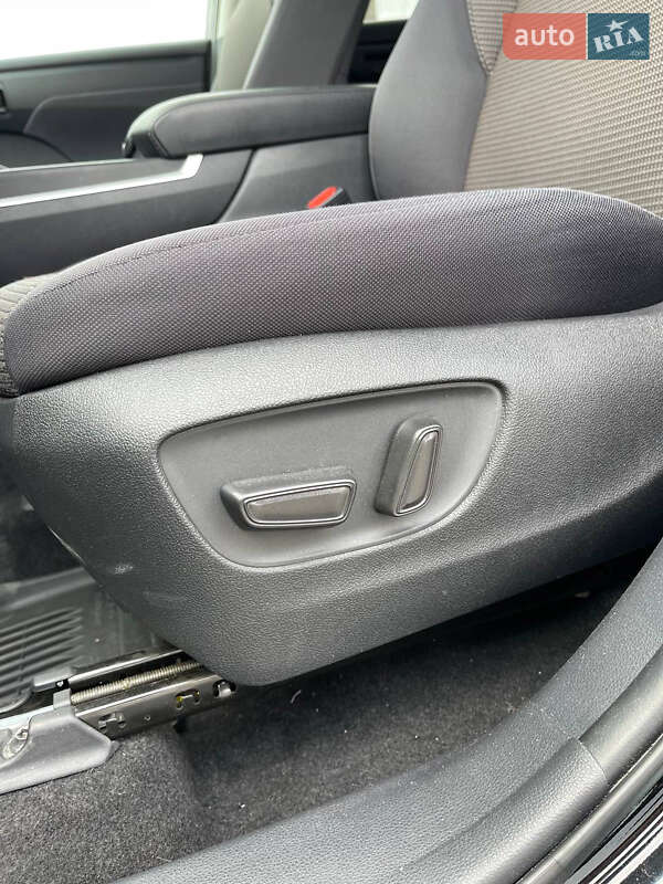 Внедорожник / Кроссовер Toyota Highlander 2023 в Львове