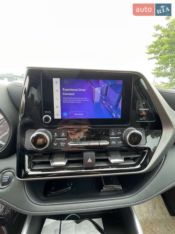 Внедорожник / Кроссовер Toyota Highlander 2023 в Львове