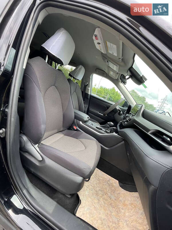 Внедорожник / Кроссовер Toyota Highlander 2023 в Львове
