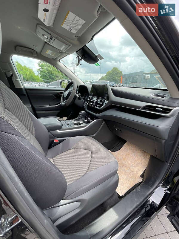 Внедорожник / Кроссовер Toyota Highlander 2023 в Львове