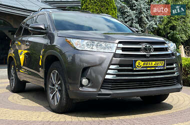 Позашляховик / Кросовер Toyota Highlander 2017 в Львові