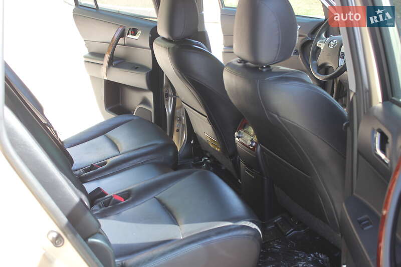 Внедорожник / Кроссовер Toyota Highlander 2011 в Днепре