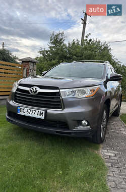 Позашляховик / Кросовер Toyota Highlander 2016 в Львові