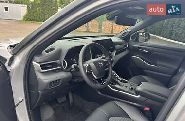 Позашляховик / Кросовер Toyota Highlander 2023 в 