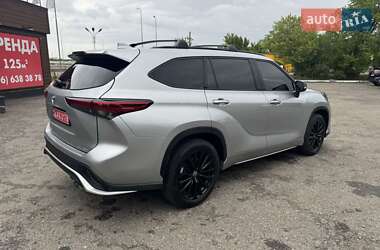 Позашляховик / Кросовер Toyota Highlander 2023 в 