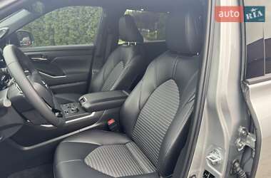 Позашляховик / Кросовер Toyota Highlander 2023 в 