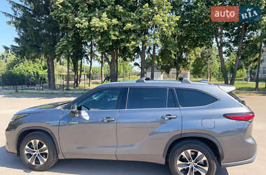 Внедорожник / Кроссовер Toyota Highlander 2020 в 