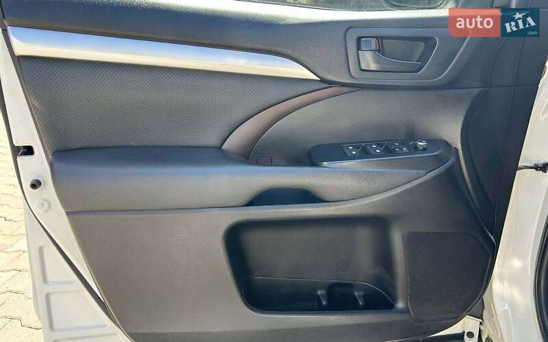 Внедорожник / Кроссовер Toyota Highlander 2015 в Черновцах