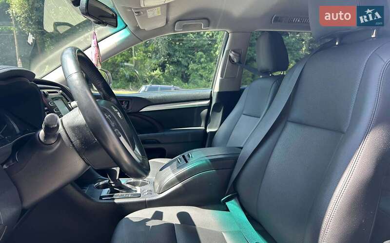 Внедорожник / Кроссовер Toyota Highlander 2015 в Черновцах