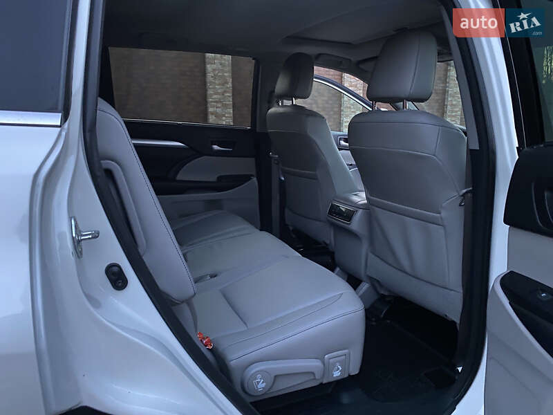 Позашляховик / Кросовер Toyota Highlander 2016 в Хмельницькому
