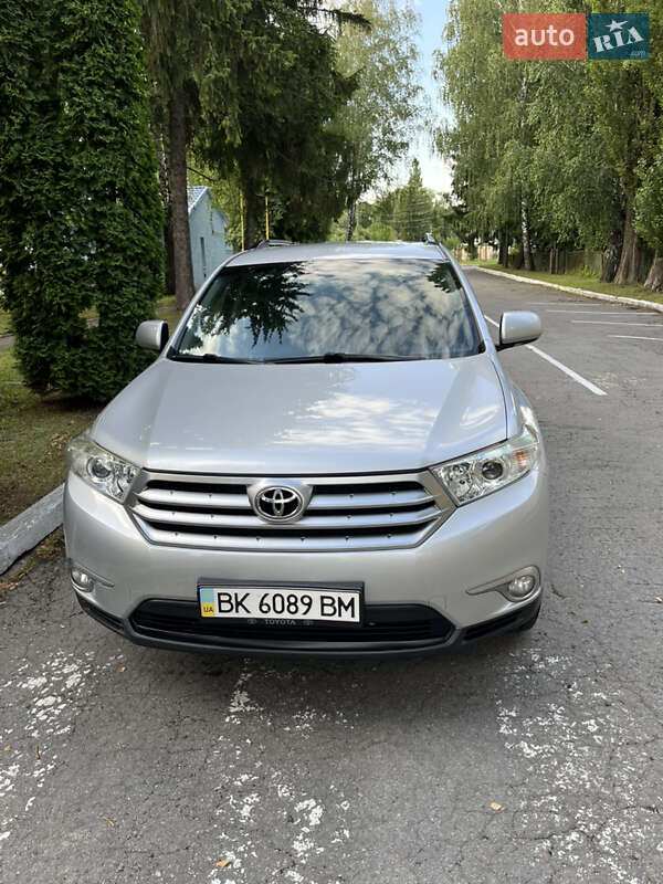 Внедорожник / Кроссовер Toyota Highlander 2013 в 