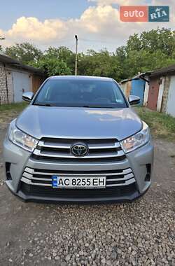 Внедорожник / Кроссовер Toyota Highlander 2018 в Кривом Роге