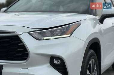 Позашляховик / Кросовер Toyota Highlander 2023 в 