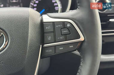 Позашляховик / Кросовер Toyota Highlander 2023 в 
