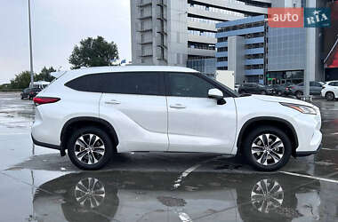 Позашляховик / Кросовер Toyota Highlander 2023 в 