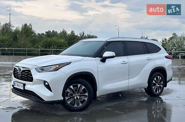 Позашляховик / Кросовер Toyota Highlander 2023 в 