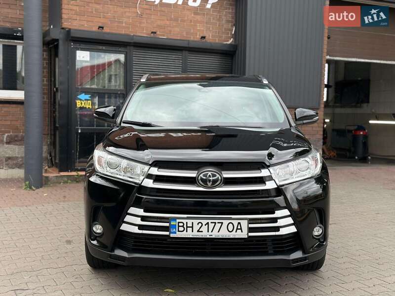Внедорожник / Кроссовер Toyota Highlander 2018 в Бершади