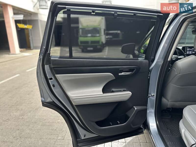 Внедорожник / Кроссовер Toyota Highlander 2021 в Киеве