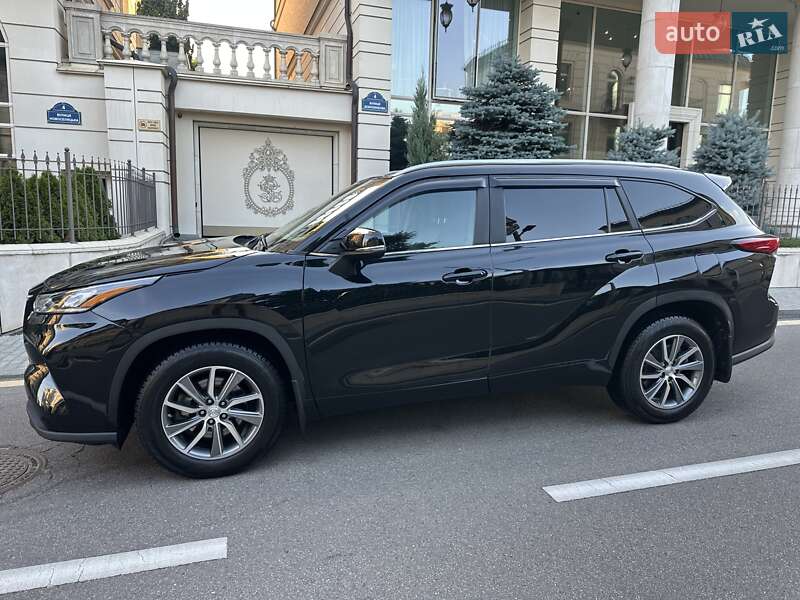 Внедорожник / Кроссовер Toyota Highlander 2022 в Киеве