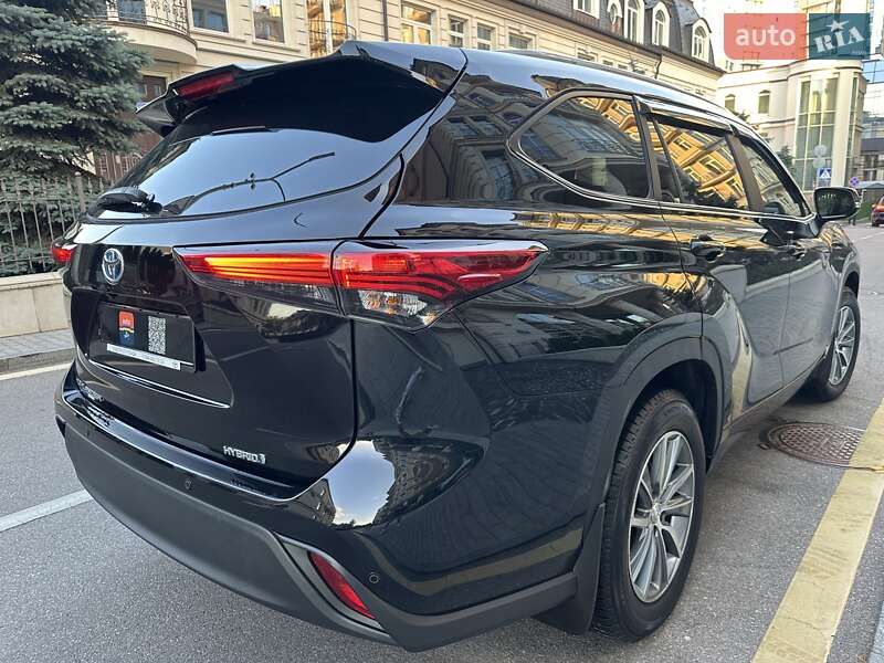 Внедорожник / Кроссовер Toyota Highlander 2022 в Киеве