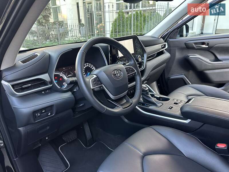 Внедорожник / Кроссовер Toyota Highlander 2022 в Киеве