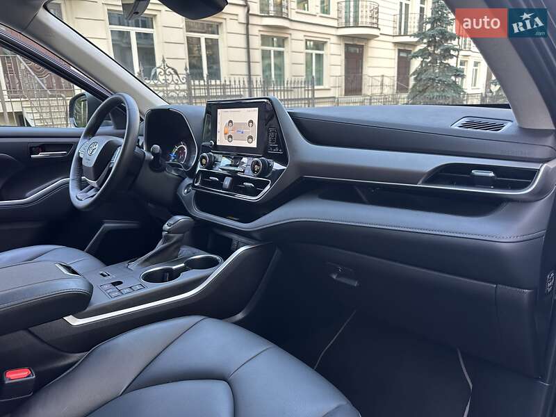 Внедорожник / Кроссовер Toyota Highlander 2022 в Киеве