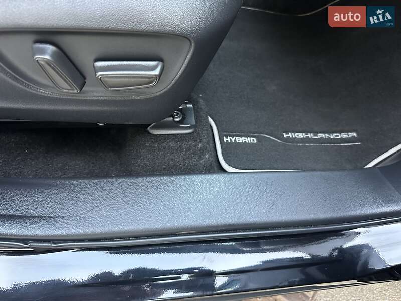 Внедорожник / Кроссовер Toyota Highlander 2022 в Киеве