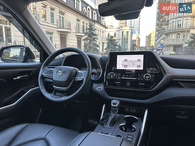 Внедорожник / Кроссовер Toyota Highlander 2022 в Киеве