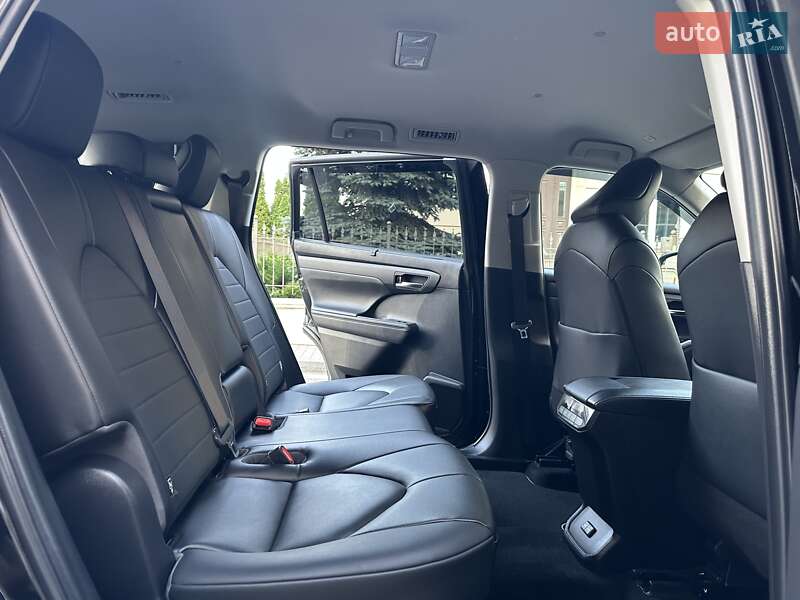 Внедорожник / Кроссовер Toyota Highlander 2022 в Киеве